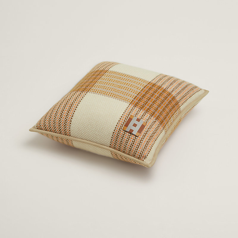 クッション 《ボルダージュ》 | Hermès - エルメス-公式サイト